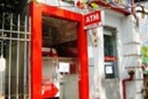 Thêm 1 máy ATM Techcombank bị cạy phá