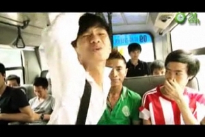 Video clip: "Mưu hèn kế bẩn" đi xe bus mùa thi