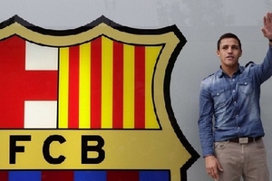 Sanchez đeo áo số 9 ở Barcelona