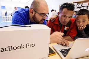 Laptop siêu mỏng Apple lũng đoạn thị trường