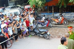 “Giao chiến” bằng súng tại phố Bà Triệu, bỏ lại ô tô khi bị truy đuổi