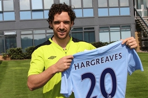 Man City cạn tiền nên mới tuyển mộ Hargreaves