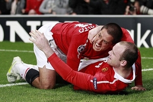 Rooney nóng lòng được đá cặp với Chicharito