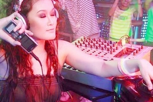 Cô nàng 'giữ lửa' cho DJ Việt