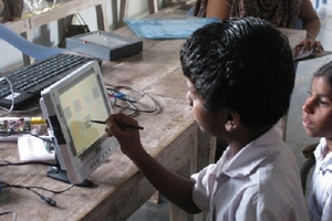 Ấn Độ hứa tháng sau ra máy tính bảng 35 USD