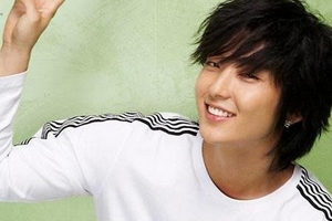 Lee Jun Ki vẫn “đắt sô” dù đang trong quân ngũ