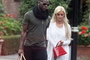 Balotelli chốn người tình tìm diễn viên phim "cấp 3"