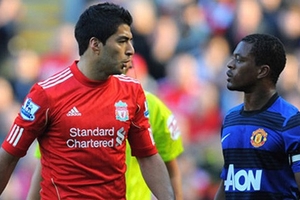 Luis Suarez yêu cầu Patrice Evra xin lỗi