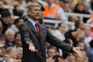 LĐBĐ Anh muốn mời Wenger dẫn dắt Tam Sư