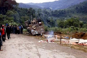 10 người chết vụ lật xe là do tham gia chở gỗ lậu