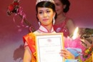 Trần Thùy Trang đăng quang Miss ĐH Phú Xuân 2011