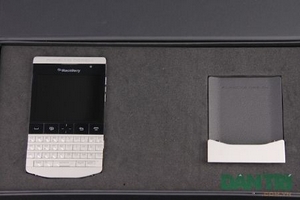 “Siêu điện thoại” BlackBerry Porsche Design P'9981 giá 50 triệu