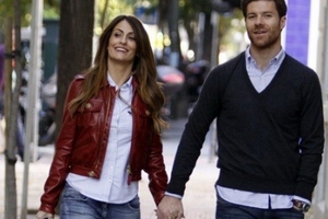 Vợ chồng Xabi Alonso đẹp đôi nhất làng thể thao