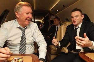 Điểm tin 10/1: Rooney muốn gắn bó trọn đời với Sir Alex