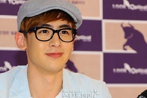 Bắt gặp Nichkhun (2PM) đóng phim Thái