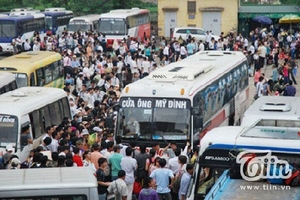 Sau Tết, sinh viên lại khốn khổ vì đi lại