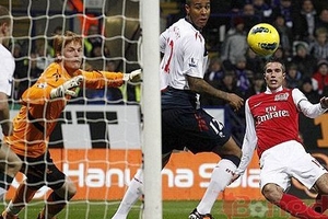 Bolton 0-0 Arsenal: Lỡ bước… sang ngang