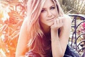 Jennifer Aniston tươi như cô gái tuổi... 20 trên Instyle