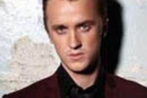 Tom Felton chuyển sang làm... chồng tồi