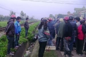 Lao vào tàu hỏa, nam thanh niên bị tông chết