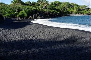 Ấn tượng bãi biển có cát màu đen