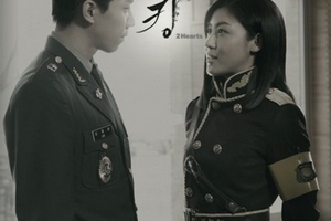 Lee Seung Gi "rủ" Ha Ji Won mặc quân phục