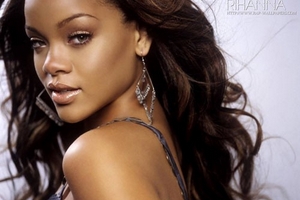 Rihanna sẽ hóa thân thành Whitney Houston?