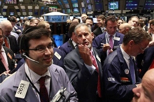 Dow Jones lại sẩy chân phút cuối
