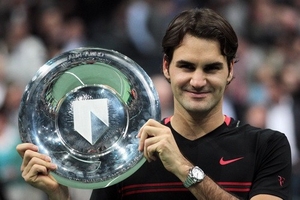 Roger Federer lại “ăn” giải nhỏ: Một thông điệp cũ