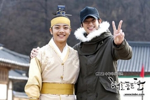 Song Joong Ki “chê khéo” Kim Soo Hyun