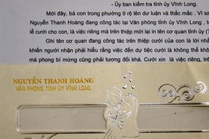 'Quan' miền Tây lại in tên cơ quan lên thiệp cưới