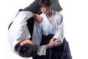 Con gái “tung chưởng” với Aikido