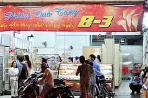 Thị trường 8-3: đến hẹn lại… khuyến mãi