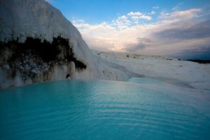 Cảnh hoàng hôn đẹp mê hồn tại Pamukkale