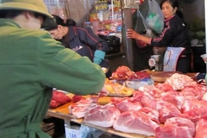 Thịt lợn khó bán vì nghi nhiễm độc