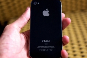 iPhone 4S "hàng xách tay" bán giá 5 triệu tại Việt Nam?
