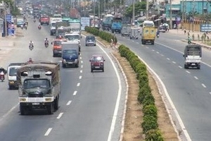 Thu phí bảo trì đường bộ ngay sẽ khó cho DN