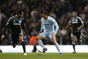 Man City ngược dòng trước Chelsea: Mừng anh trở lại, Tevez