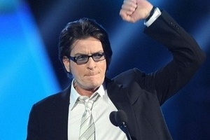 Charlie Sheen nhận lỗi sau khi bị đuổi khỏi NBC