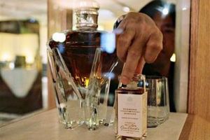 Chai Whisky giá 4 tỷ đồng mừng Nữ hoàng Anh