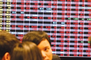 VN-Index giằng co giảm, cổ phiếu ngân hàng giảm giá