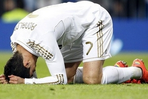 Real mất điểm ở Bernabeu: Mou, bây giờ mới bắt đầu chặng "Tourmalet"