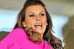 Coleen Rooney sướng như 'lên đồng' khi thắng cược