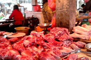 30.000 đồng/kg thịt lợn: bán chẳng ai mua?