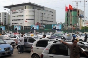 Tá hỏa, thất kinh khi lỡ bước lên taxi 'dù'