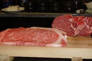Thịt bò Kobe: Chủ yếu là hàng giả