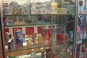 Đồ chơi kích dục ngụy trang trong shop người lớn