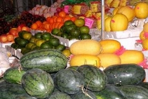 Nắng nóng, hoa quả giải nhiệt 'vào cầu'