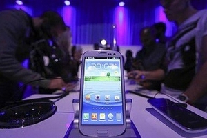 Samsung Galaxy S III bị chê tơi tả