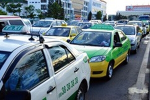 Bác đề xuất quản lý taxi theo màu xe